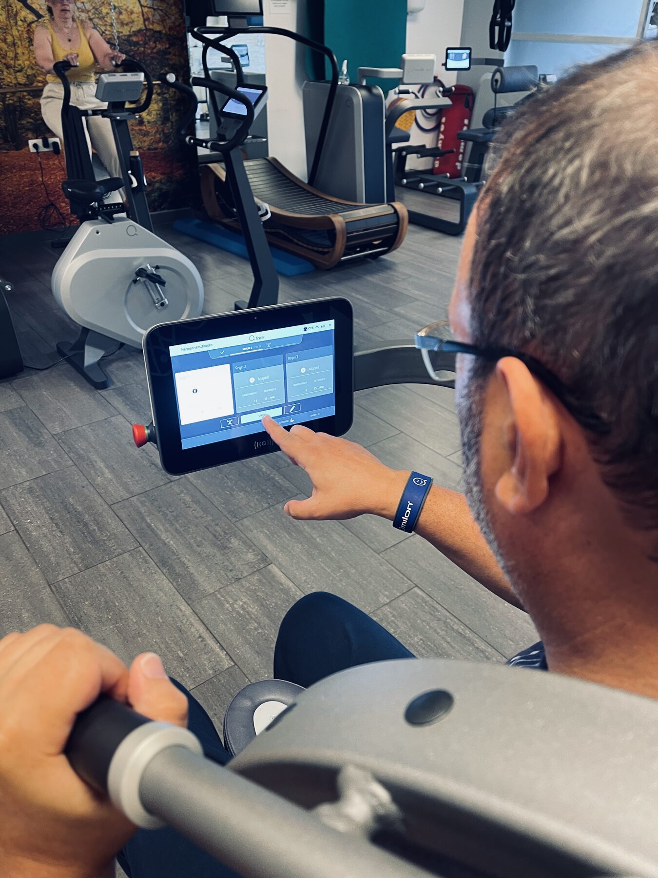 De Milon-cirkel — 8 volautomatische trainingstoestellen